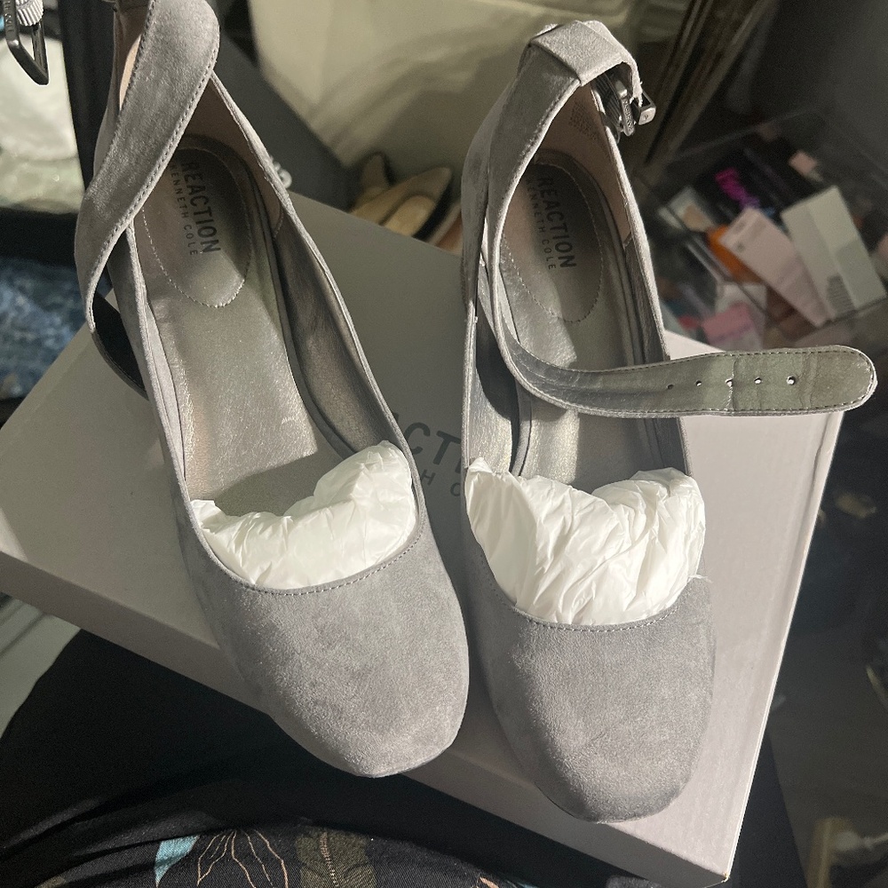 Suede closed in chunky heel